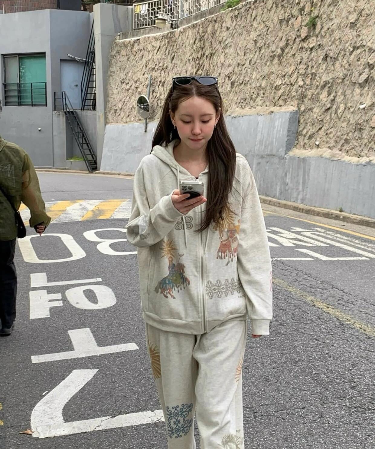Jennie Collaborated Streetwear - Streetwear Brand Collaborations 评论和价格